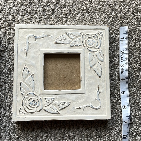 Bundle of 2 Romantic & Classical Photo Frames In White & Cream Beautiful Border - Picture 5 of 7